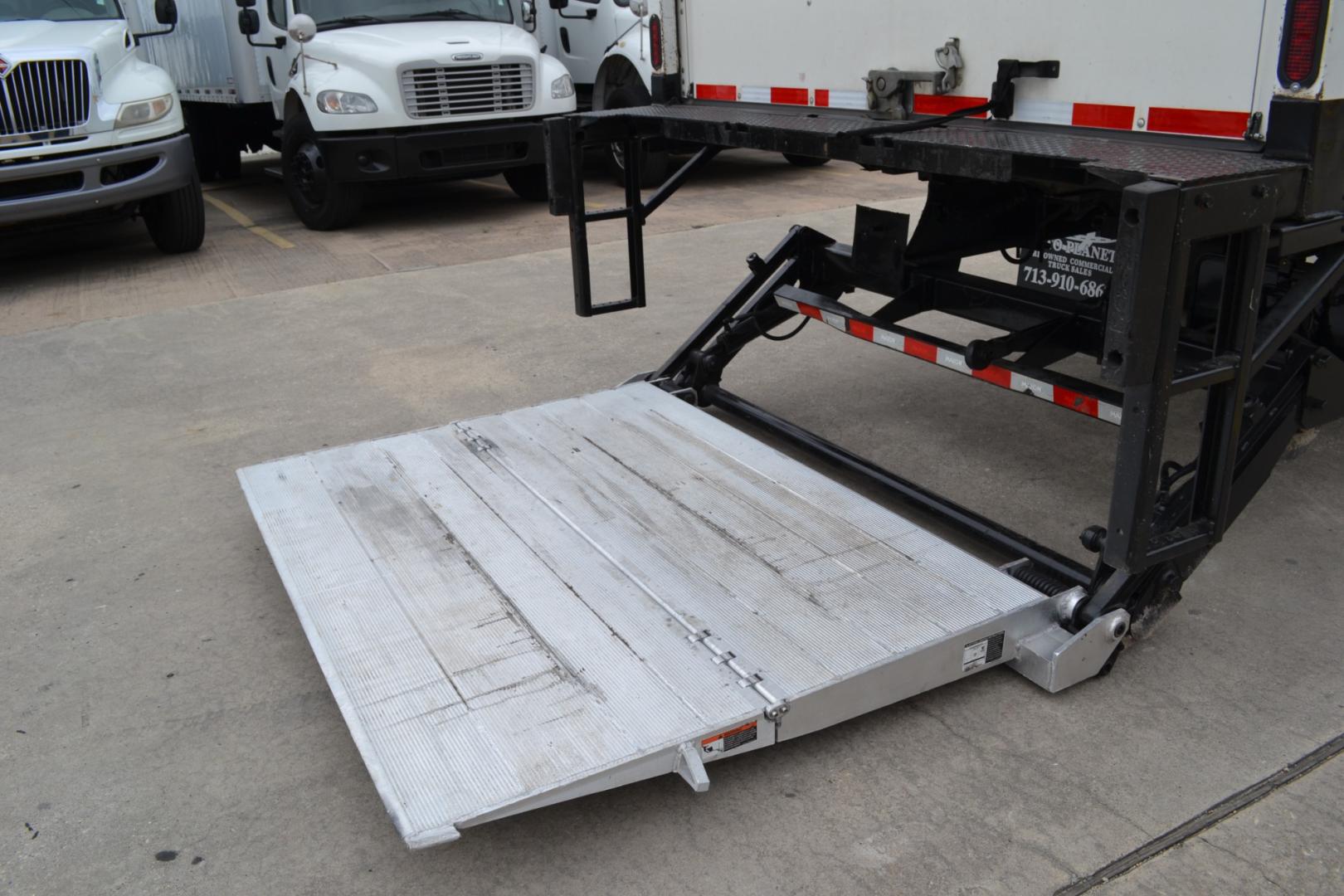 2017 WHITE /BLACK FREIGHTLINER M2-106 with an CUMMINS ISB 6.7L 260HP engine, ALLISON 2500RDS AUTOMATIC transmission, located at 9172 North Fwy, Houston, TX, 77037, (713) 910-6868, 29.887470, -95.411903 - Photo#17